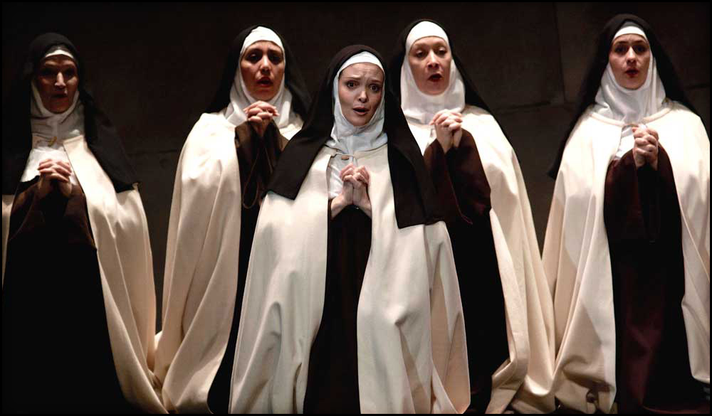 Isabelle Cals interprète Madame Lidoine dans Dialogues des Carmélites mis en scène par Éric Pérez. D.R.